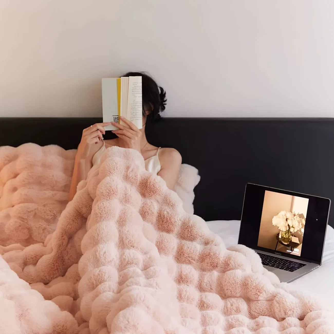 Cozy Faux Rabbit Fleece Blanket - Soft, Warm Throw for Home