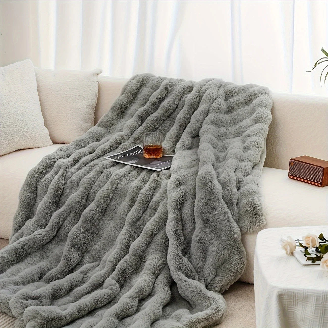 Cozy Faux Rabbit Fleece Blanket - Soft, Warm Throw for Home