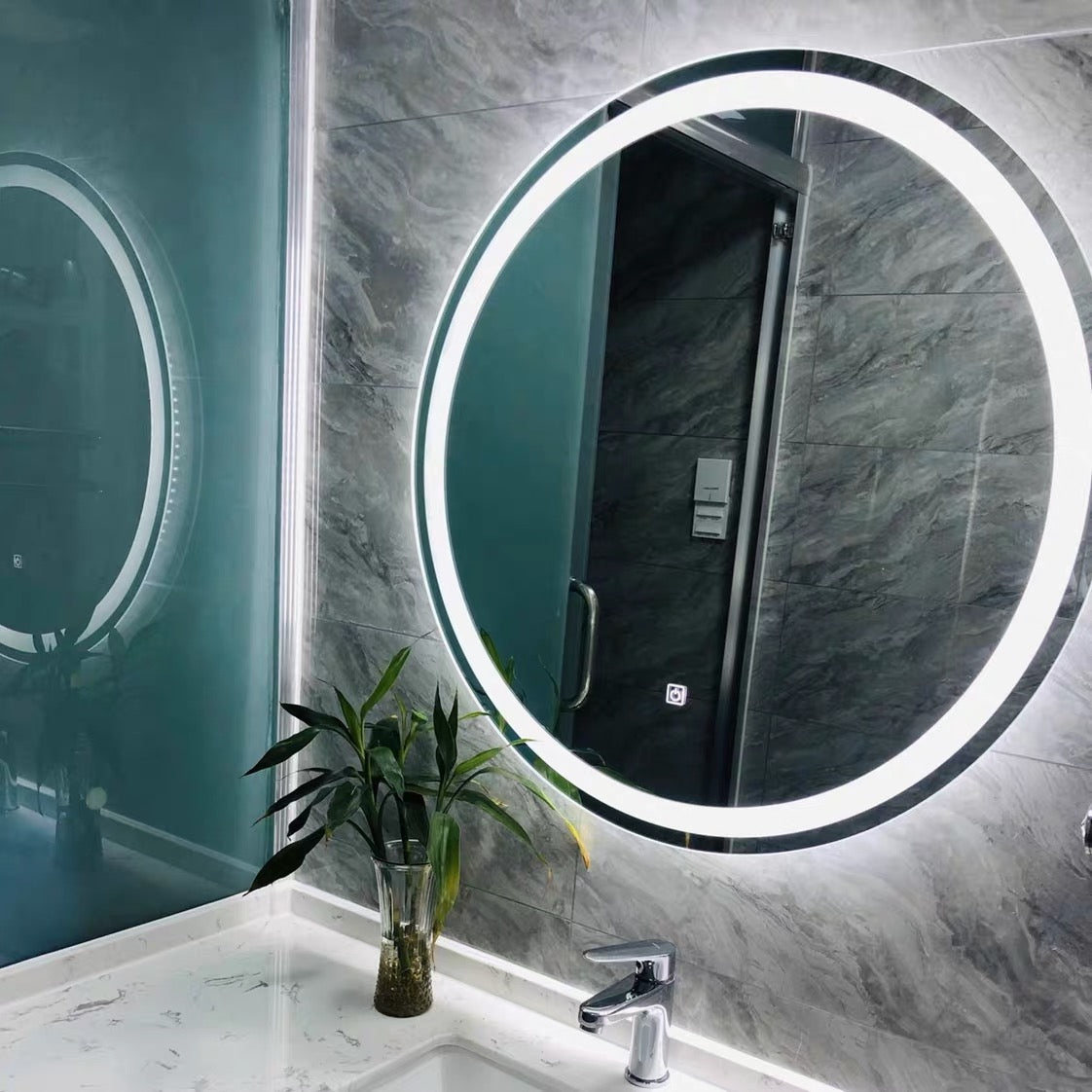 LED Anti-Fog Nordic Bathroom Mirror - Customizable & Luminous