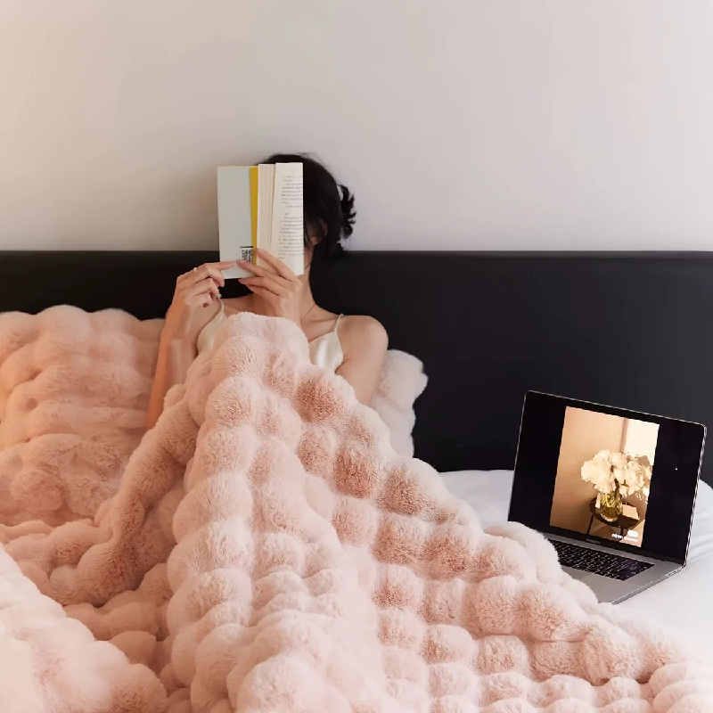 Cozy Faux Rabbit Fleece Blanket - Soft, Warm Throw for Home
