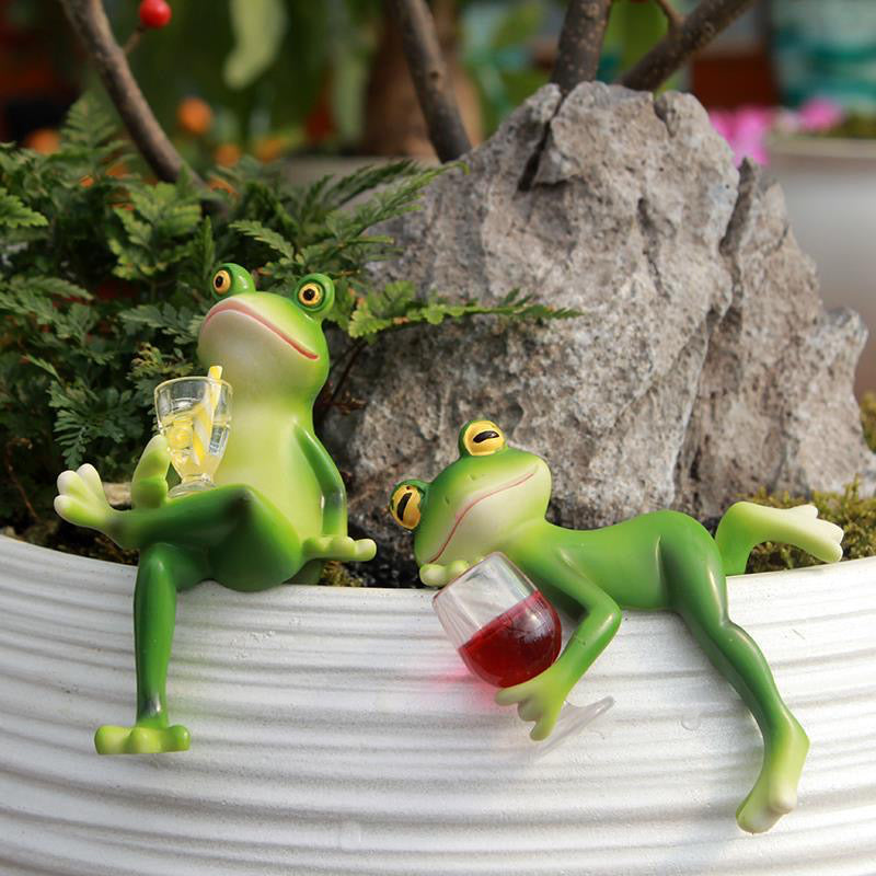 Figurine: Funny Resin Frog Planter Hugger - Tipsy Frog Decor