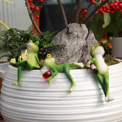 Figurine: Funny Resin Frog Planter Hugger - Tipsy Frog Decor