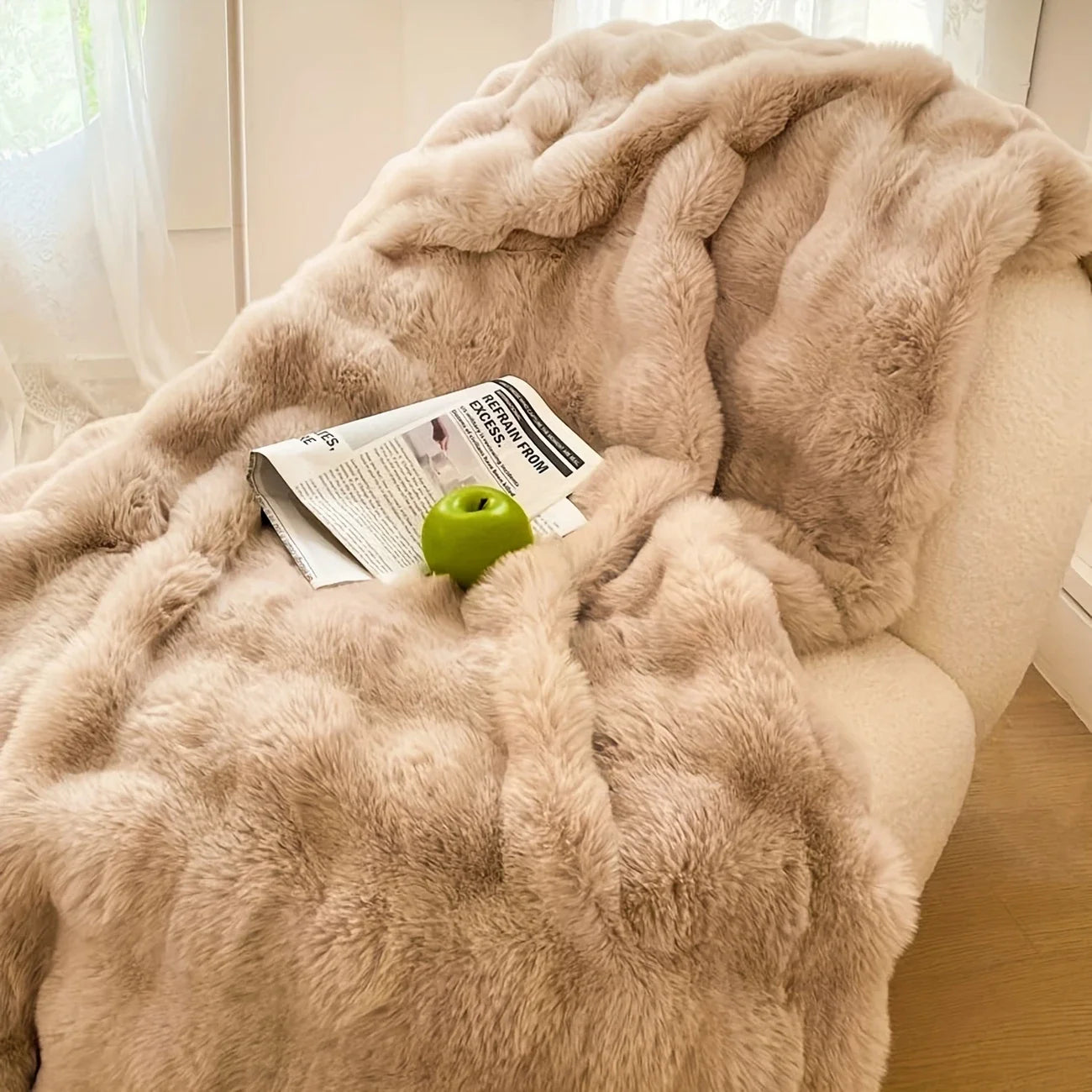 Cozy Faux Rabbit Fleece Blanket - Soft, Warm Throw for Home